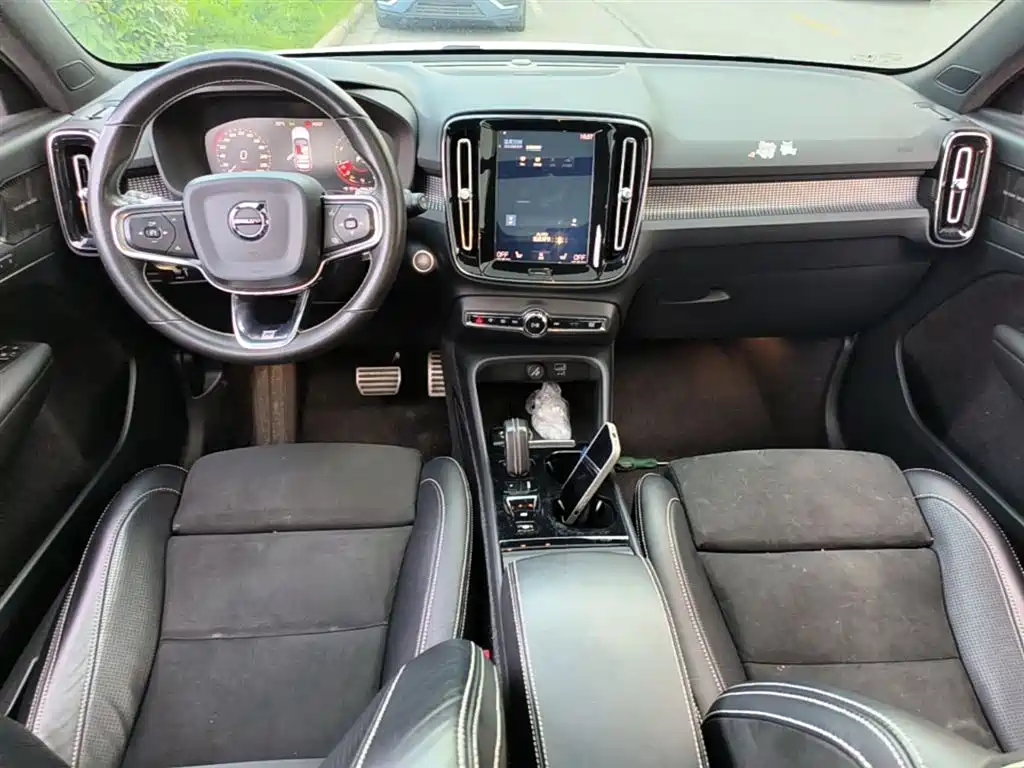 Volvo XC40 2020 — фото 16