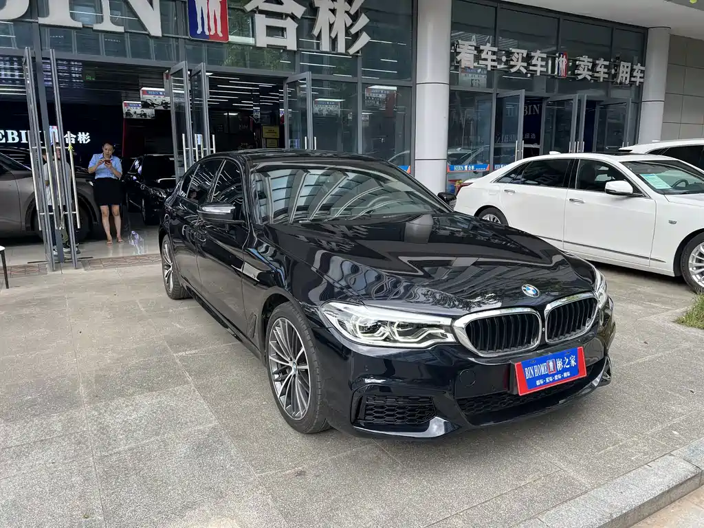 BMW 5 Series 2019 — фото 29