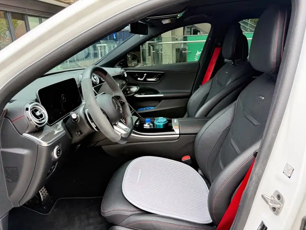 Mercedes-Benz C-Class AMG 2025 — фото 10