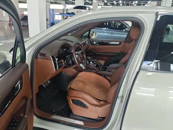 Porsche Cayenne 2022