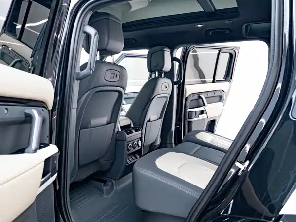 Land Rover Defender 2022