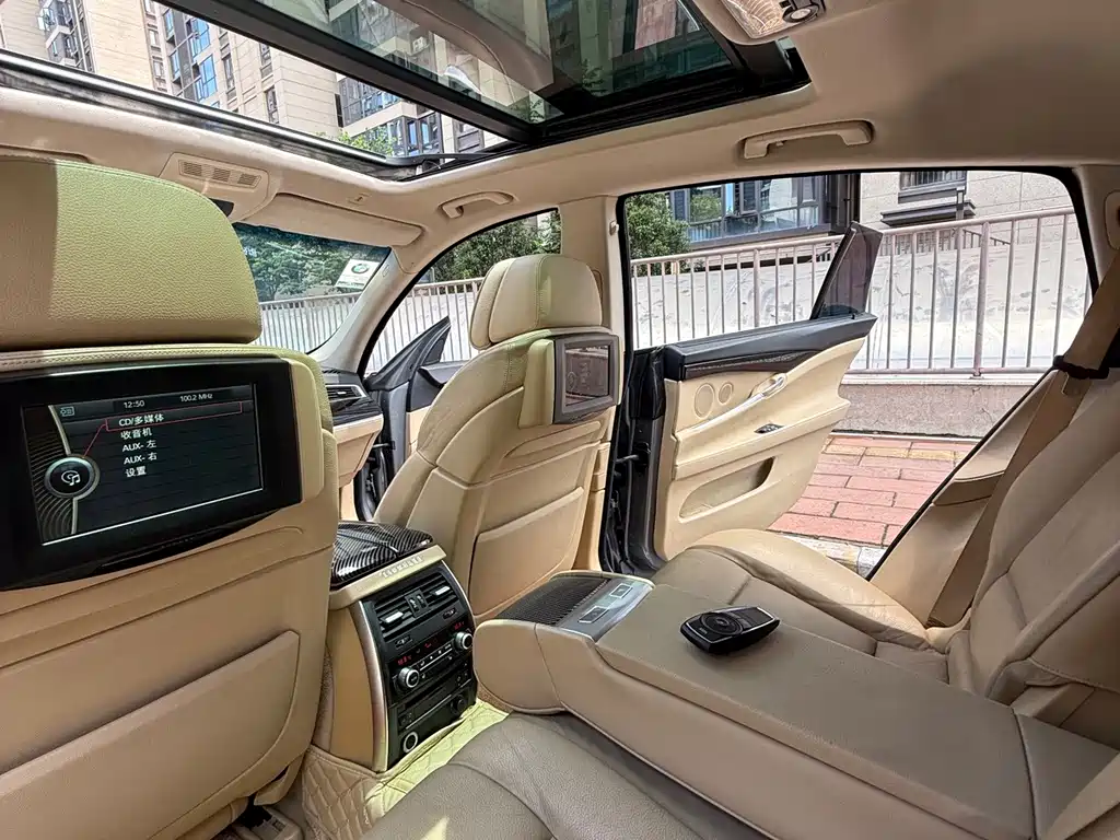 BMW 5 Series GT 2010 — фото 25