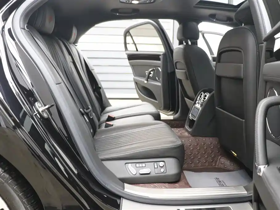 Bentley Flying Spur 2020 — фото 25