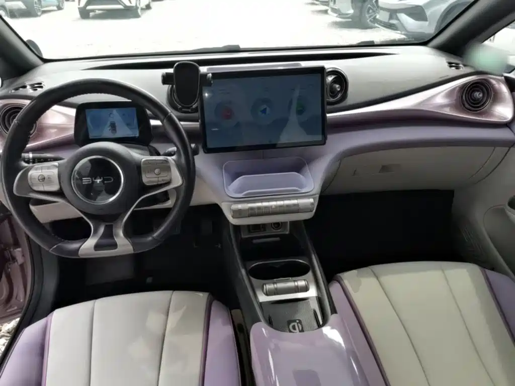 BYD Dolphin 2022 — фото 10