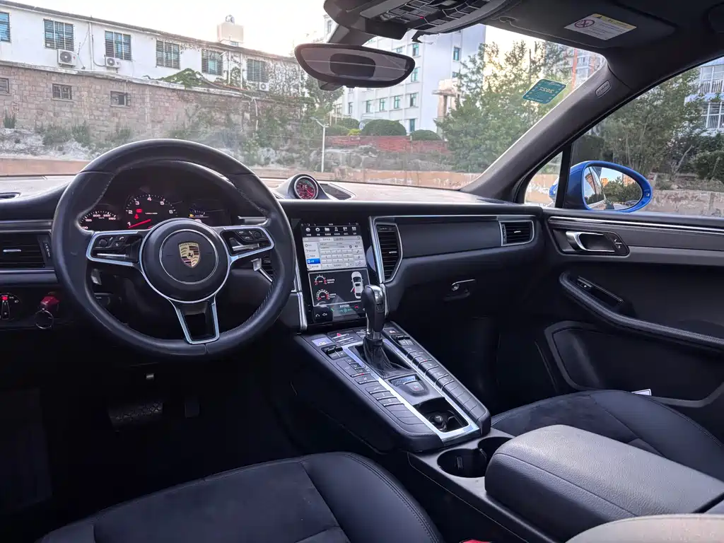Porsche Macan 2016 — фото 19