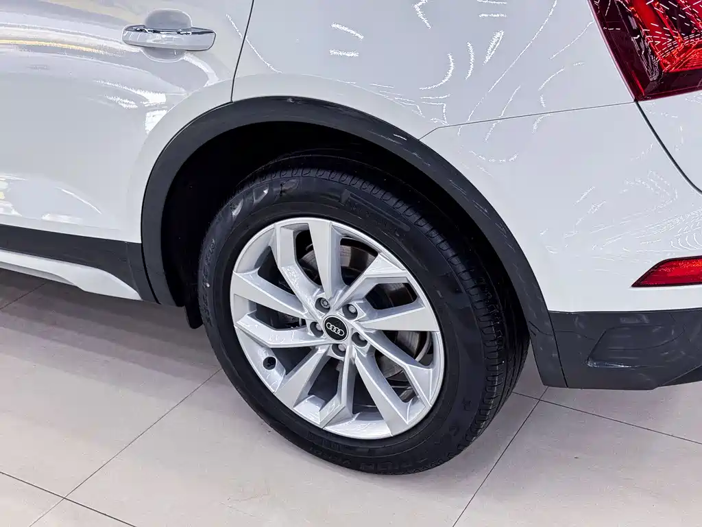 Audi Q5L 2023 — фото 20