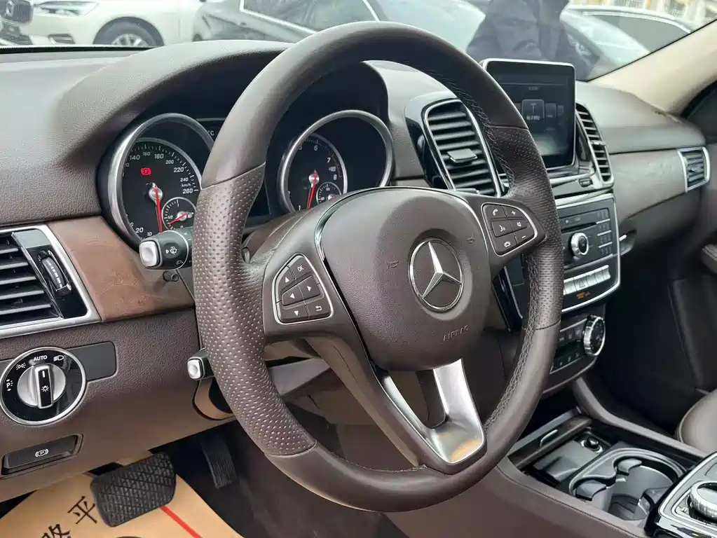 Mercedes-Benz GLE 2016 — фото 11