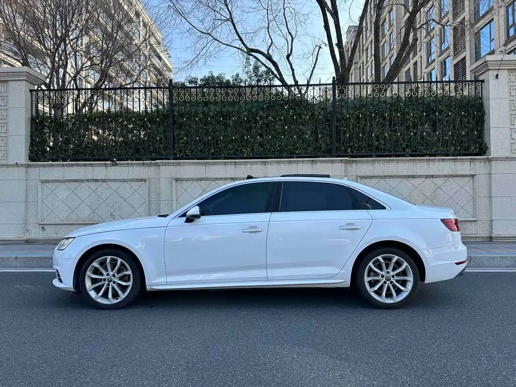 Audi A4L 2018 — фото 3