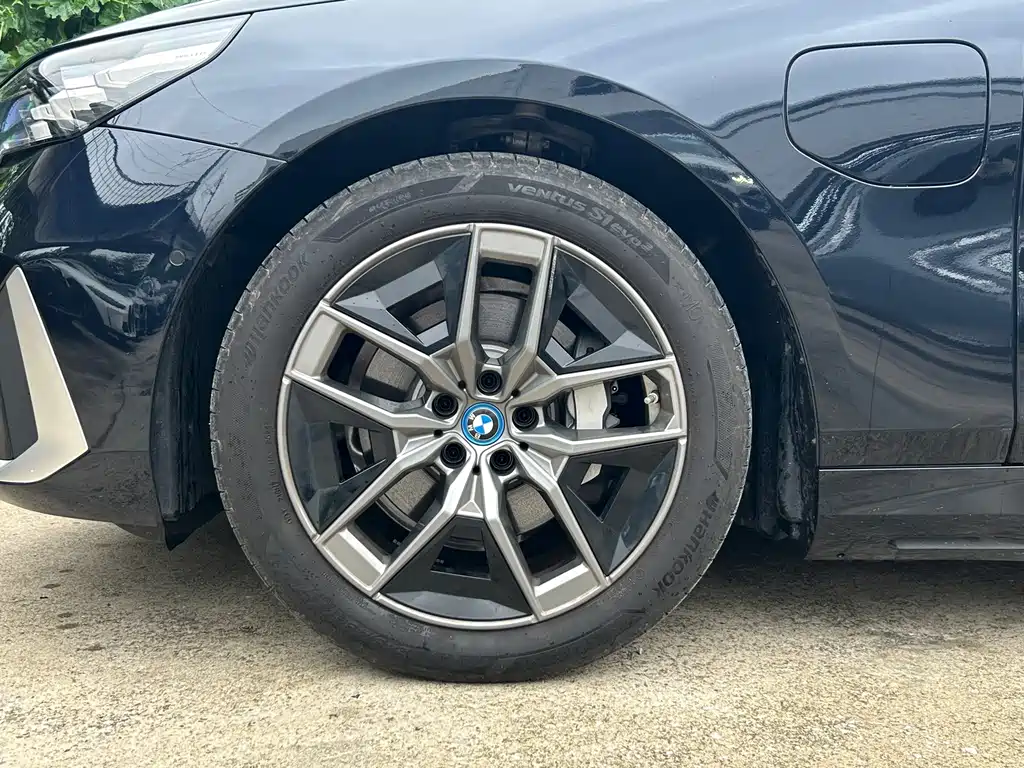 BMW i5 2025 — фото 6