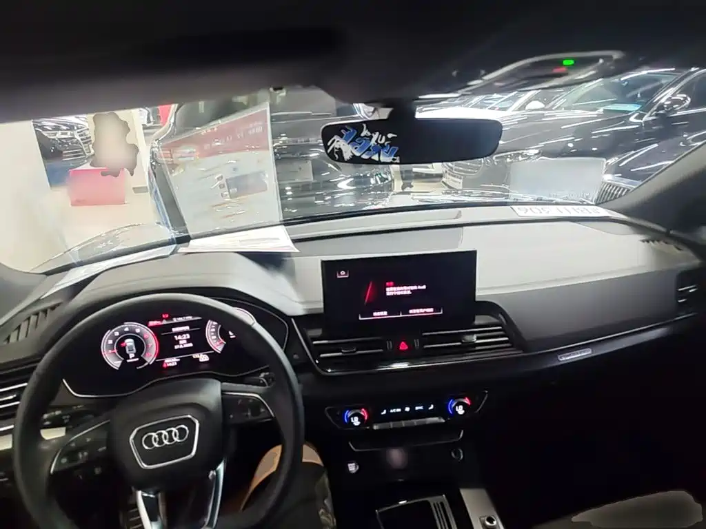 Audi Q5L Sportback 2024 — фото 10