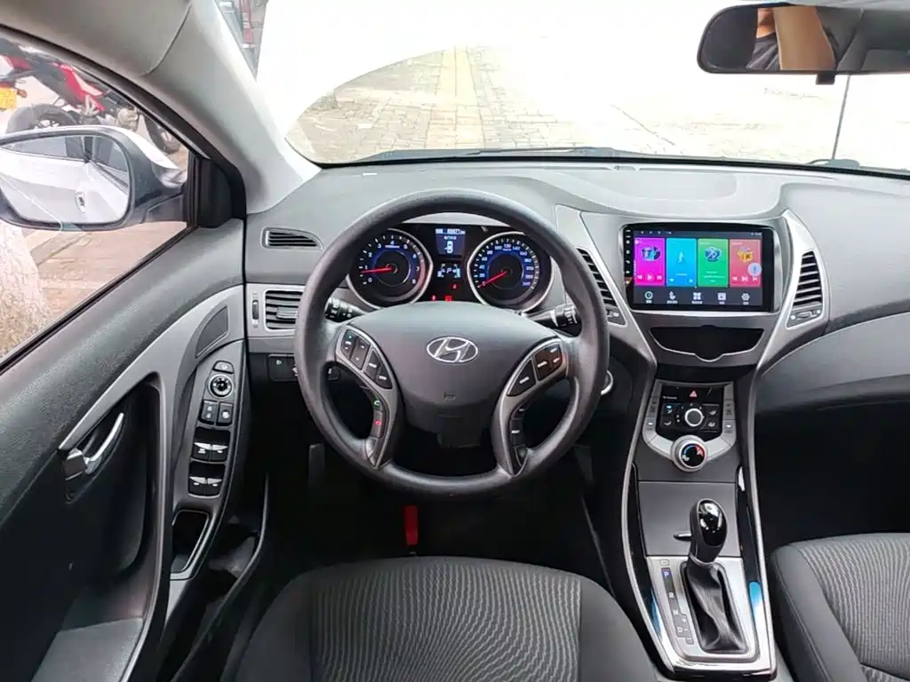 Hyundai Elantra Langdong 2016 — фото 11