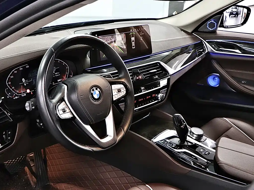 BMW 5 Series 2023 — фото 11