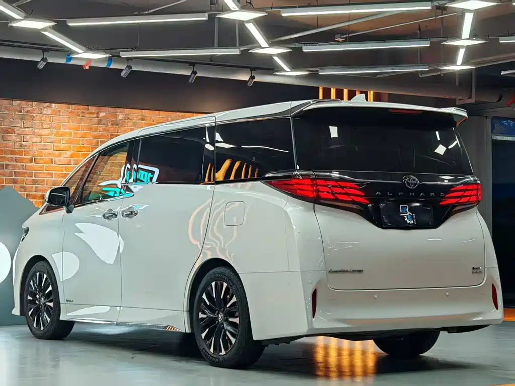 Toyota Alphard 2025 — фото 32