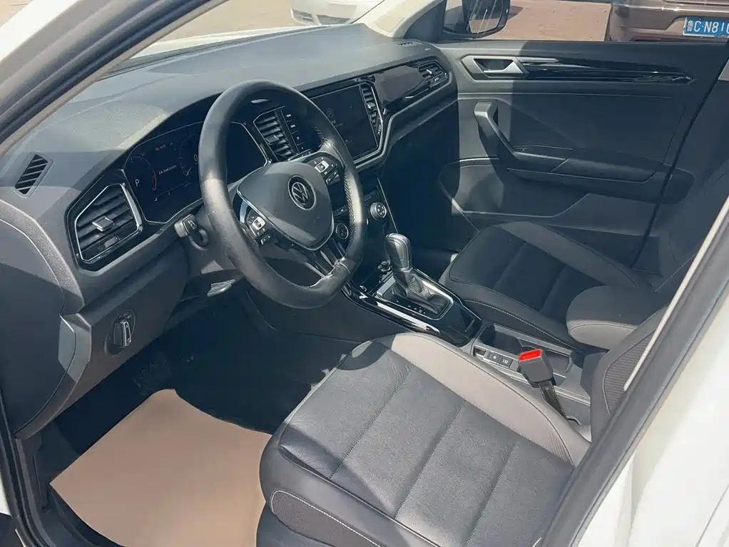 Volkswagen T-Roc 2021 — фото 13