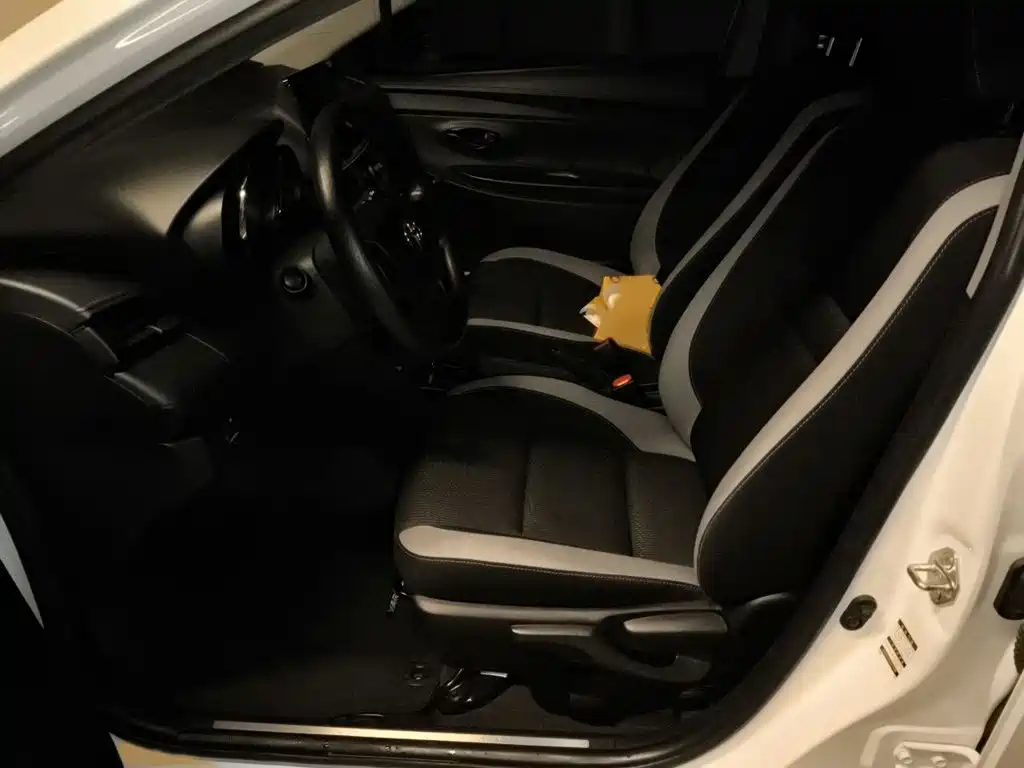 Toyota Yaris L 2020 — фото 14