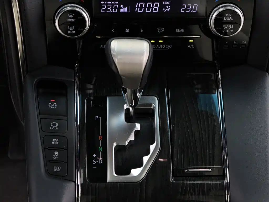 Lexus LM 2020 — фото 14