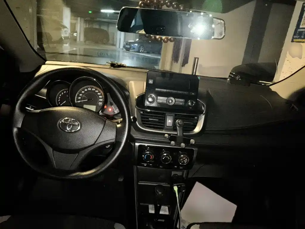 Toyota Yaris L 2020 — фото 13