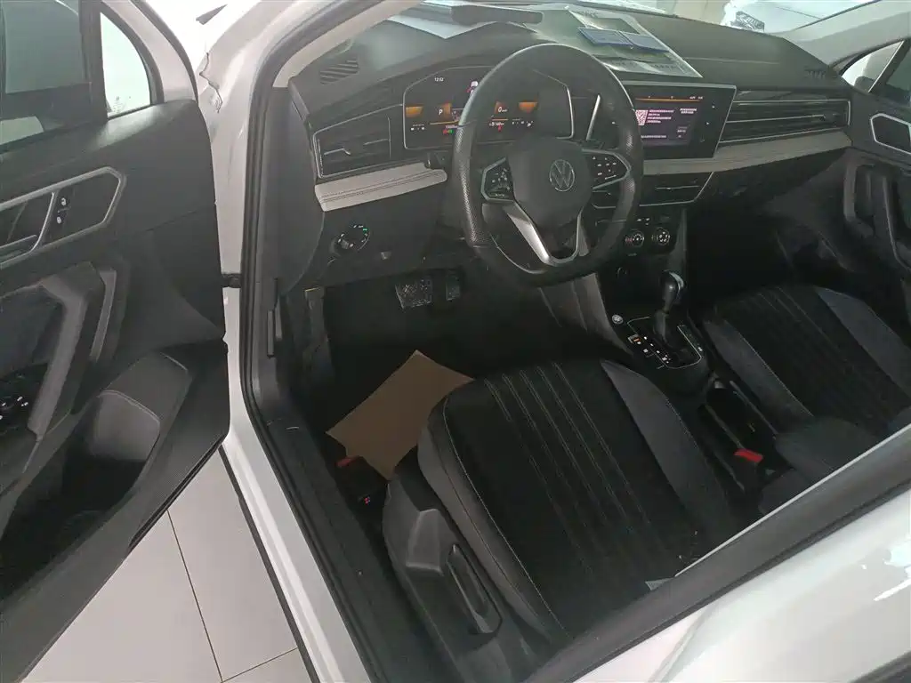 Volkswagen Tiguan L 2023 — фото 16