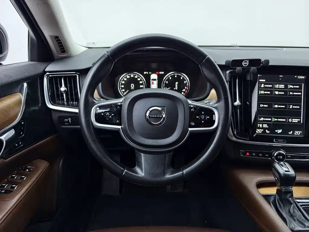 Volvo S90 2018 — фото 22