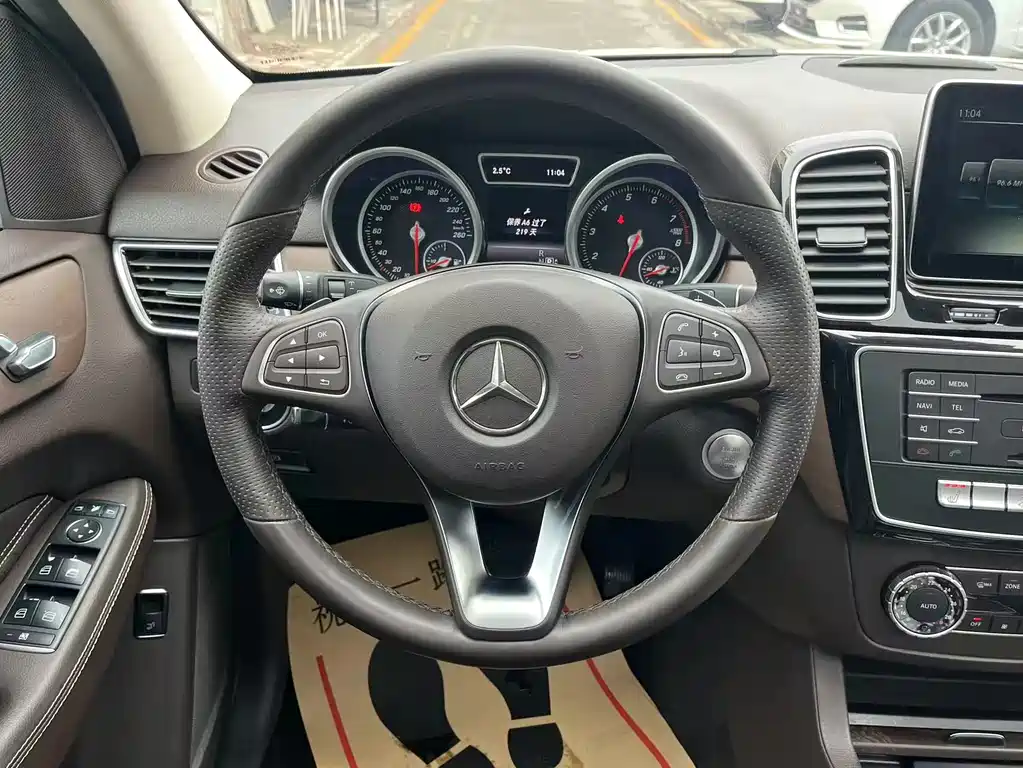 Mercedes-Benz GLE 2016 — фото 18