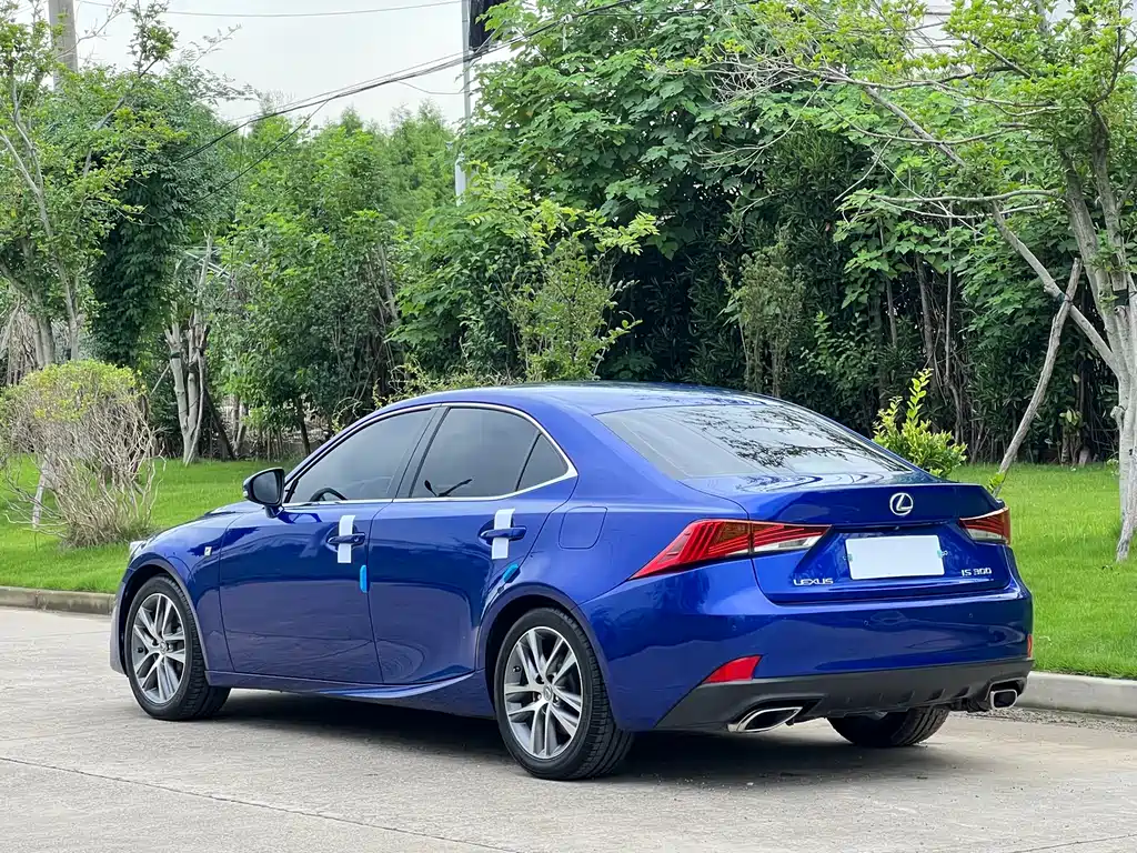 Lexus IS 2018