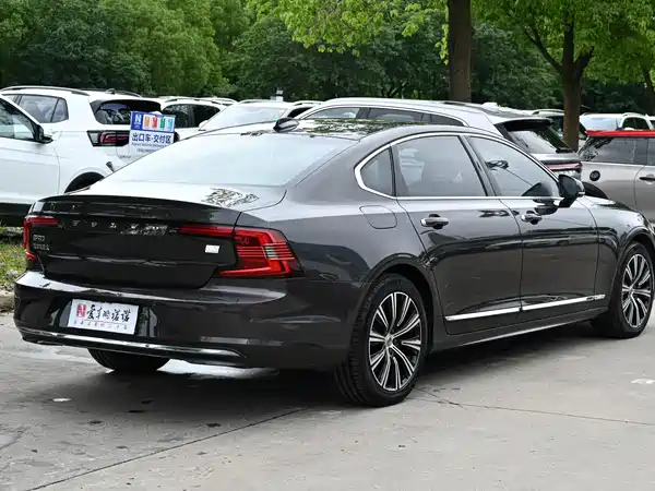 Volvo S90 Plug-In Hybrid 2021