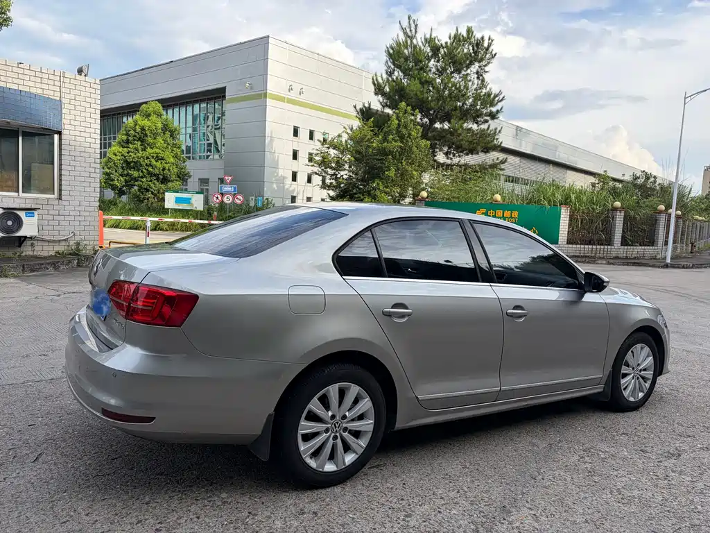 Volkswagen Sagitar 2015