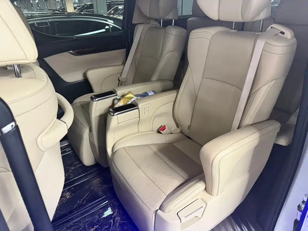 Toyota Alphard 2018 — фото 8