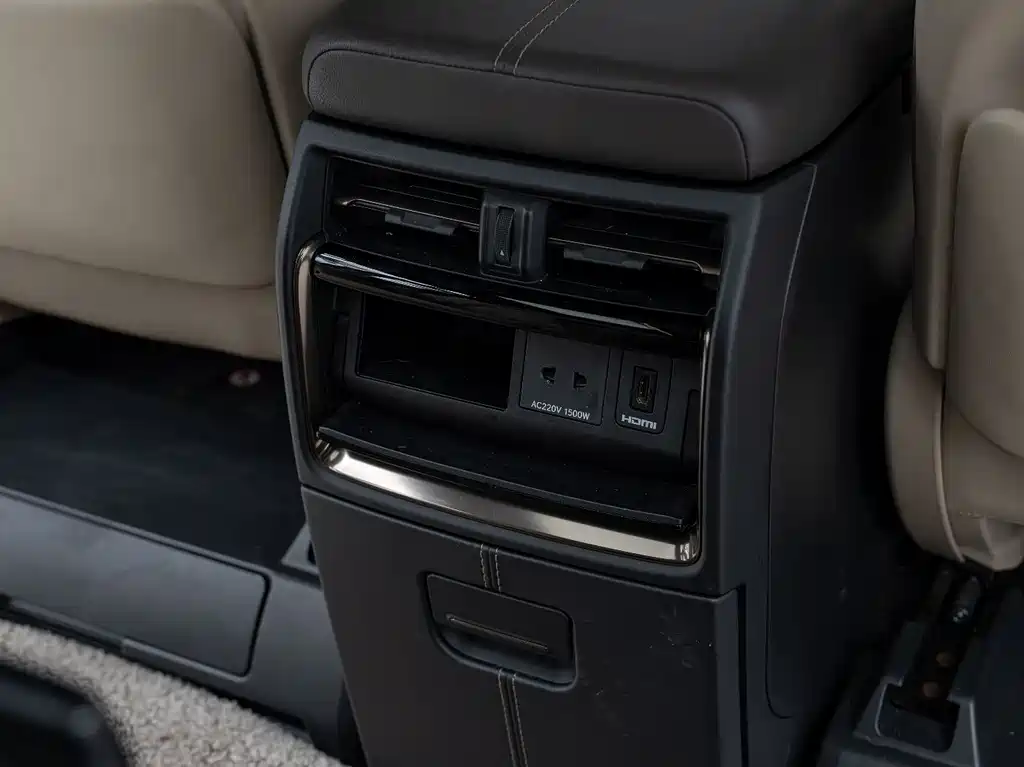 Toyota Alphard 2024 — фото 24