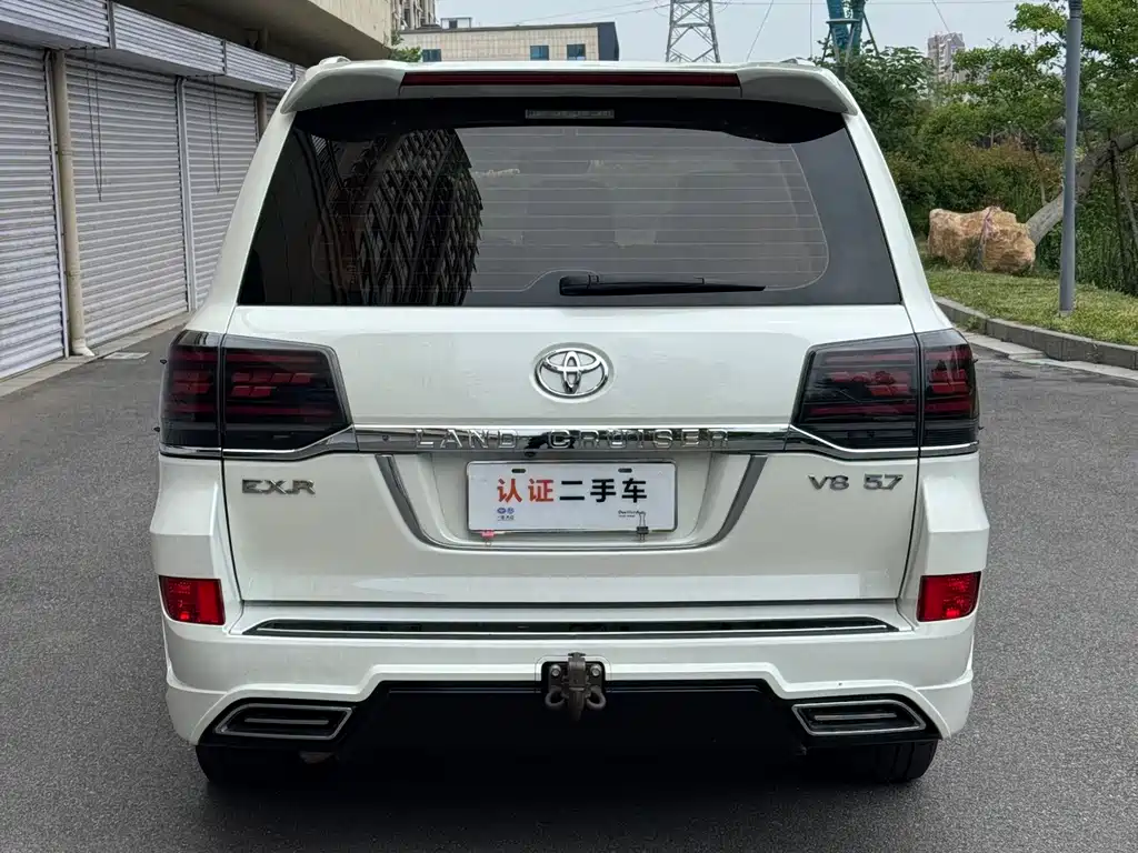 Toyota Land Cruiser 2017 — фото 5