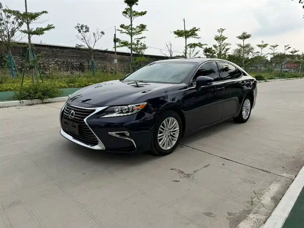 Lexus ES 2017 — фото 1
