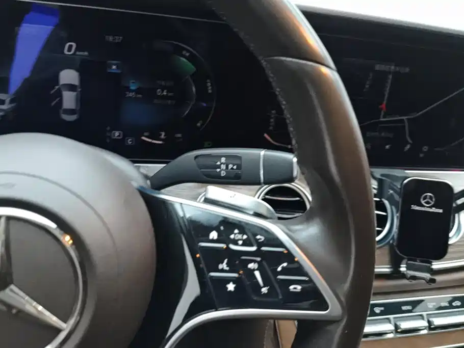 Mercedes-Benz E-Class 2022 — фото 16