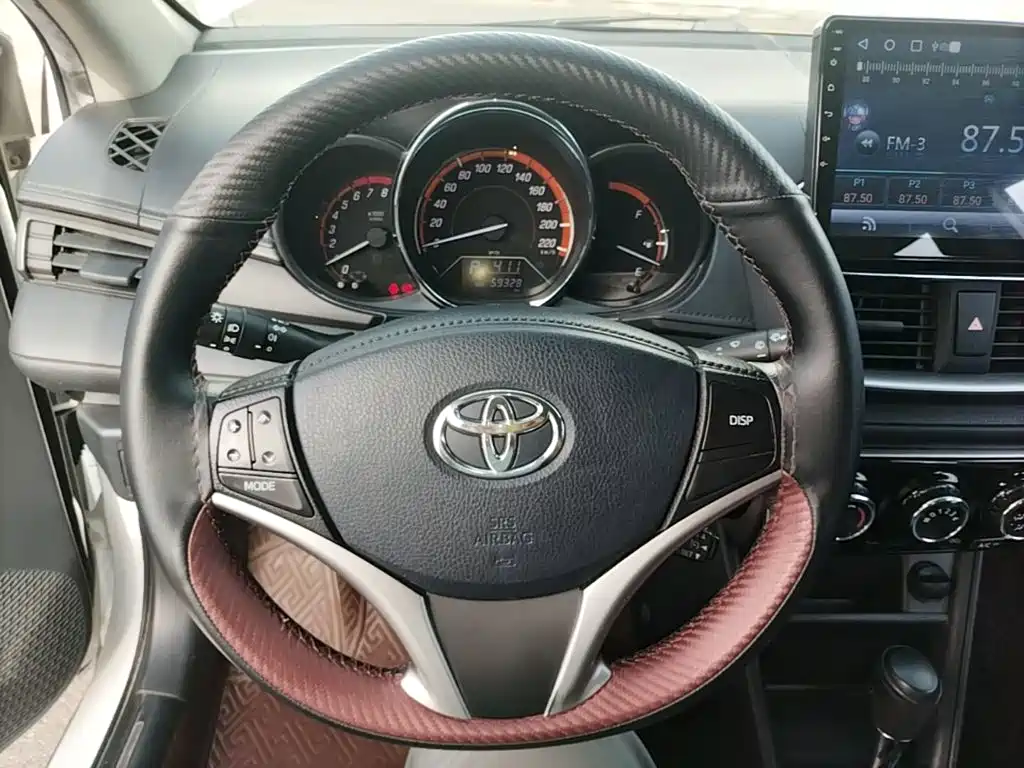 Toyota Yaris L 2023 — фото 11