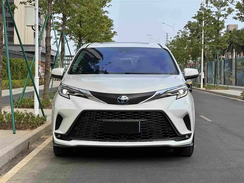 Toyota Granvia 2023 — фото 2