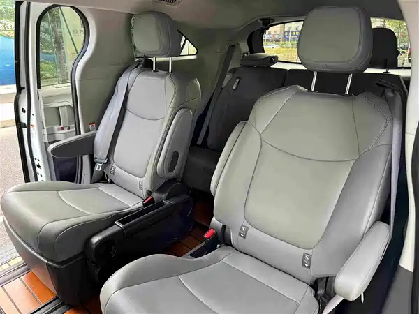 Toyota Granvia 2023
