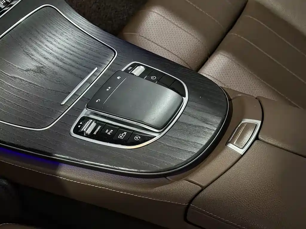 Mercedes-Benz E-Class 2023 — фото 17