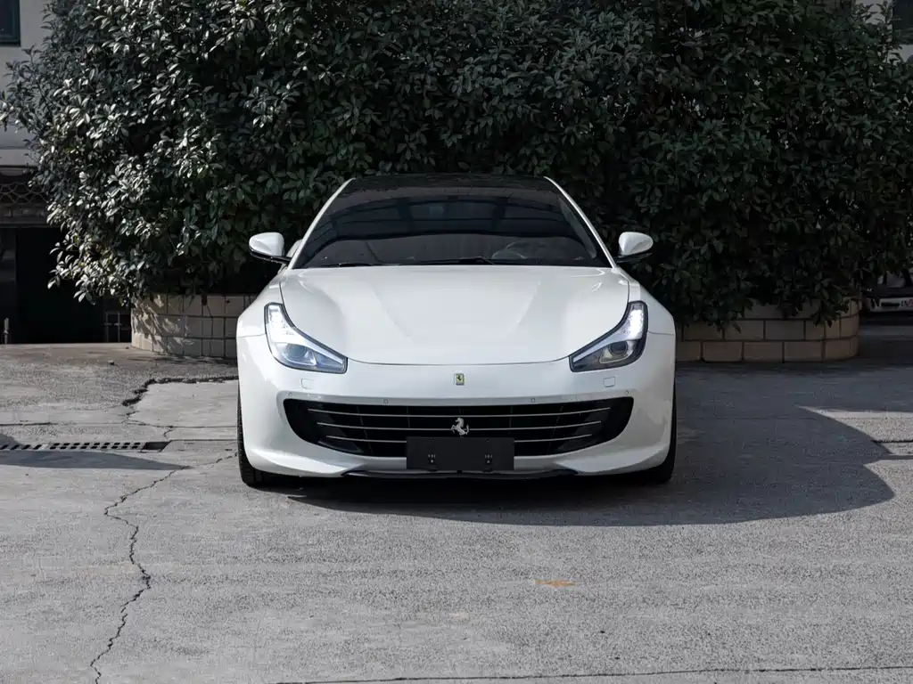 Ferrari GTC4Lusso 2017 — фото 2