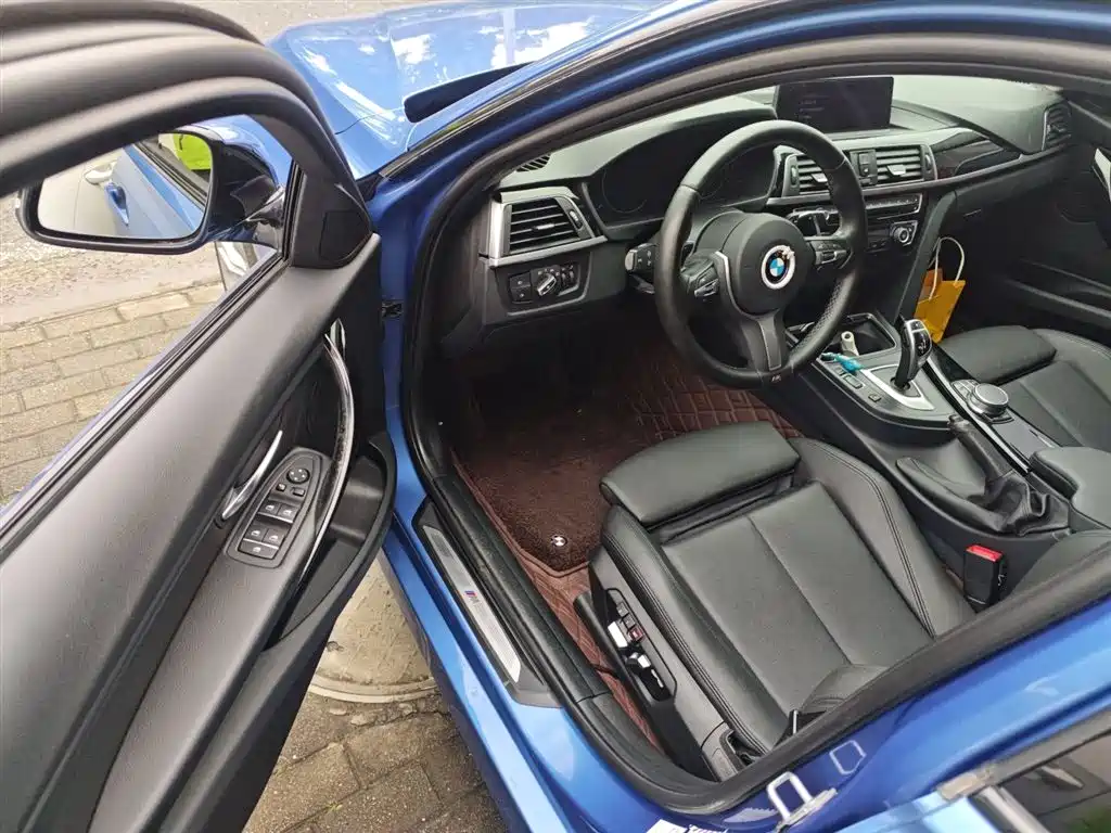 BMW 3 Series 2019 — фото 16