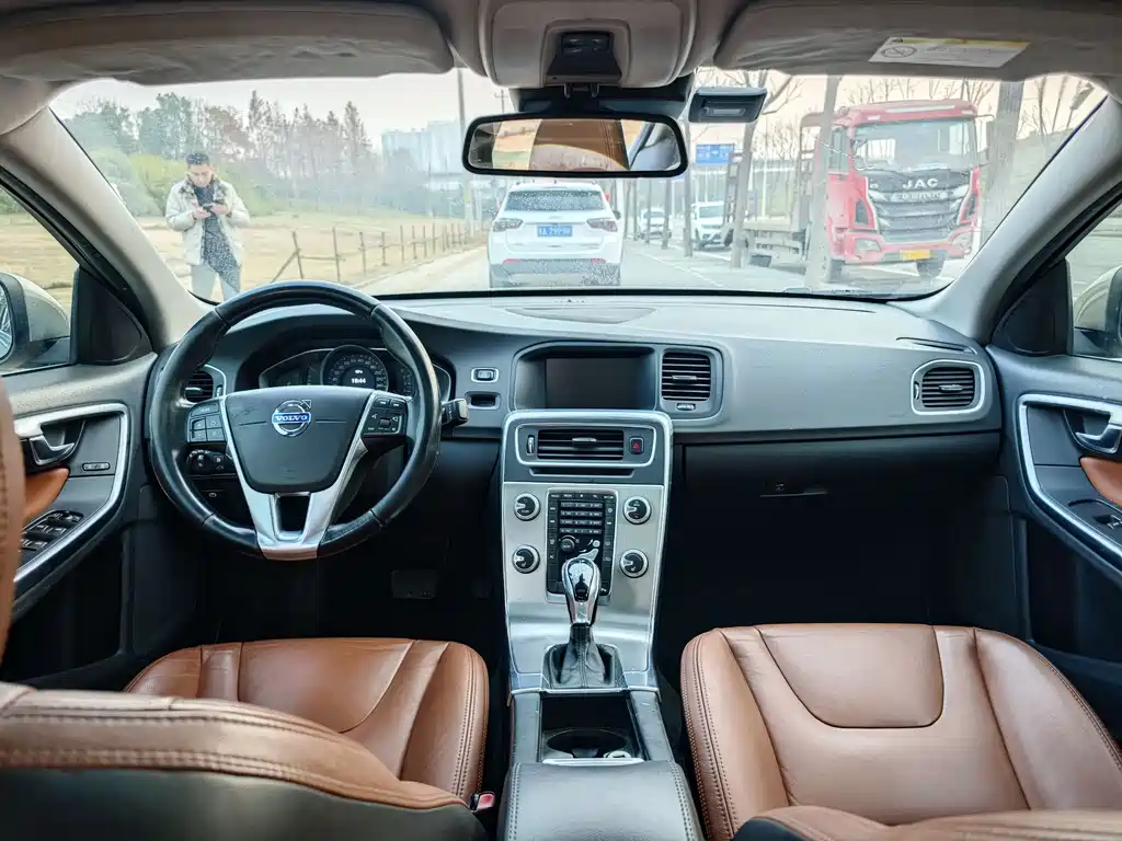 Volvo S60 2015 — фото 4