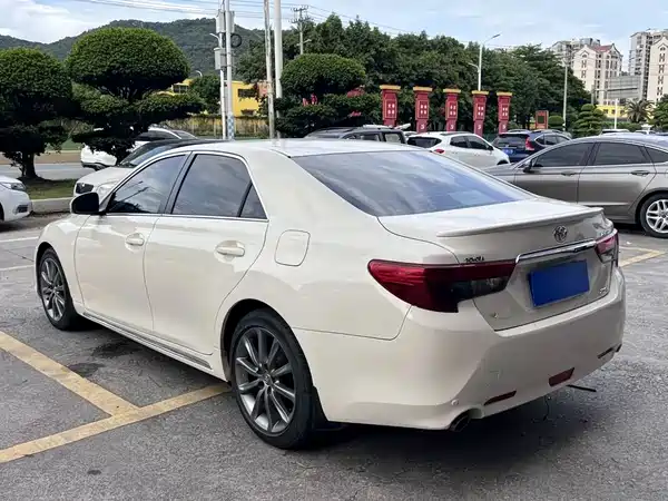 Toyota Reiz 2015
