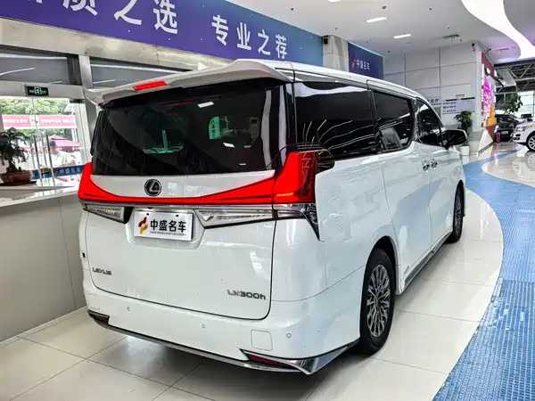 Lexus LM 2020
