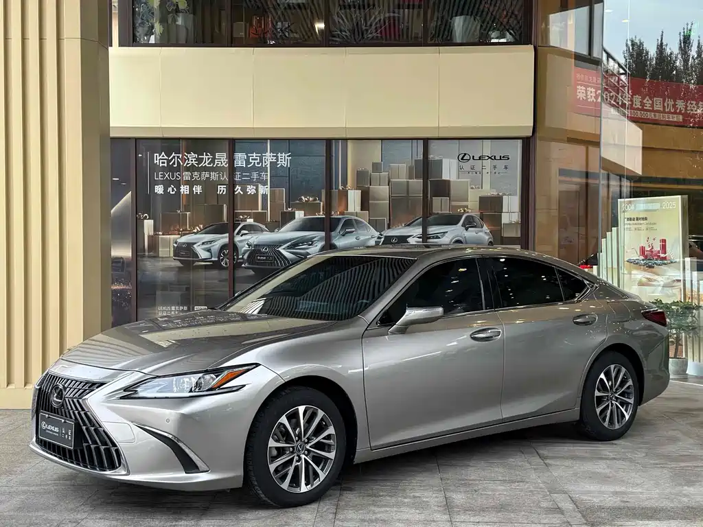 Lexus ES 2023 — фото 1
