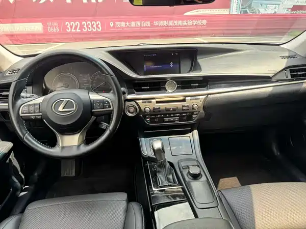Lexus ES 2016