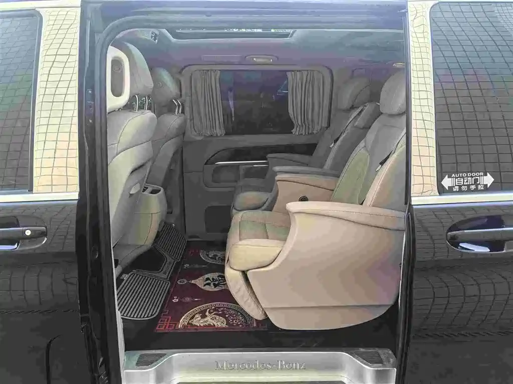 Mercedes-Benz V-Class 2019 — фото 13