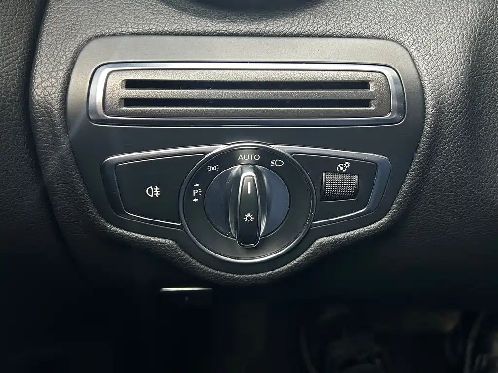 Mercedes-Benz C-Class 2018 — фото 14