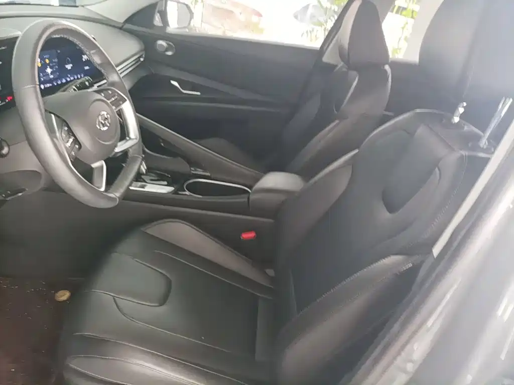 Hyundai Elantra 2020 — фото 15