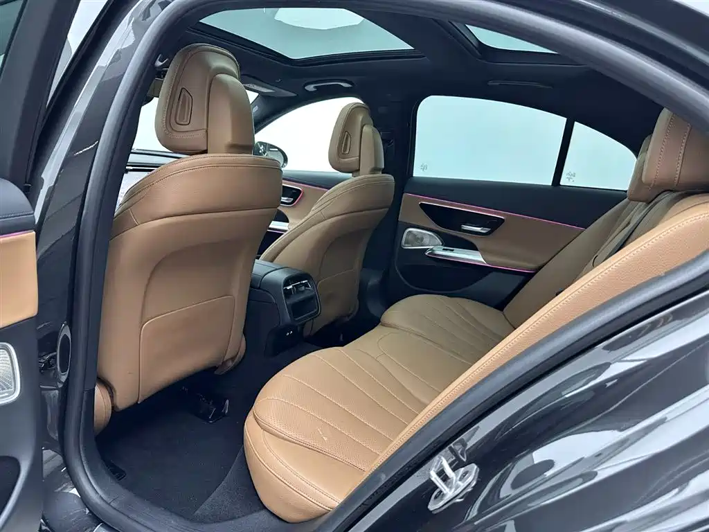 Mercedes-Benz E-Class 2025 — фото 20