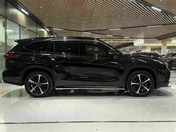 Toyota Crown Kluger 2021