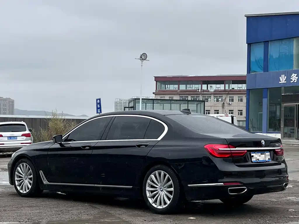 BMW 7 Series 2017 — фото 6