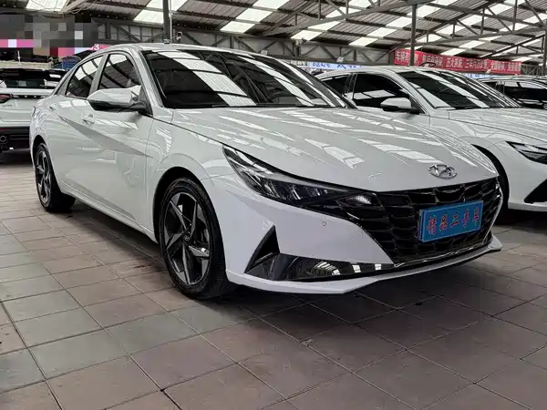 Hyundai Elantra 2023